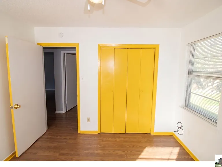 409 Short Ave — Photo 10