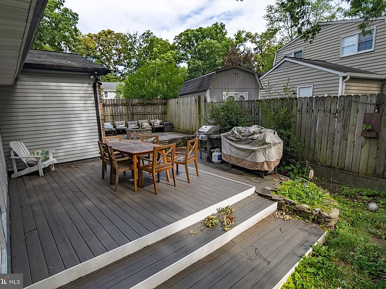 605 Kensington Ave — Photo 3