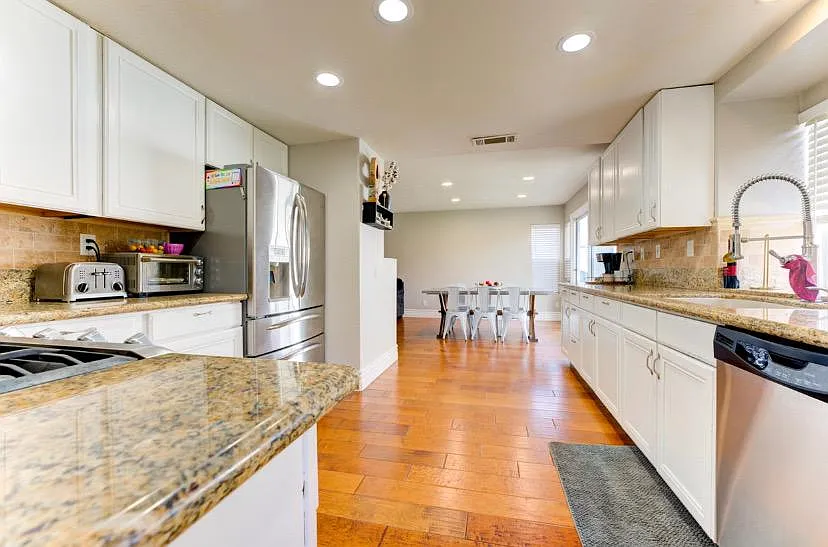 4 bed, 2222 sqft, $3,450 — Photo 4