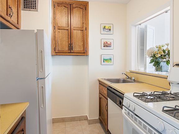 4th image of 301 E 79th St APT 21K