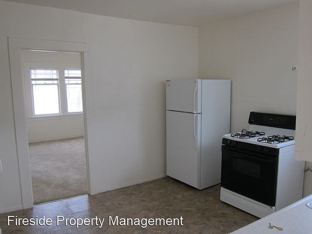 1st image of 390 E Santa Clara St APT 3