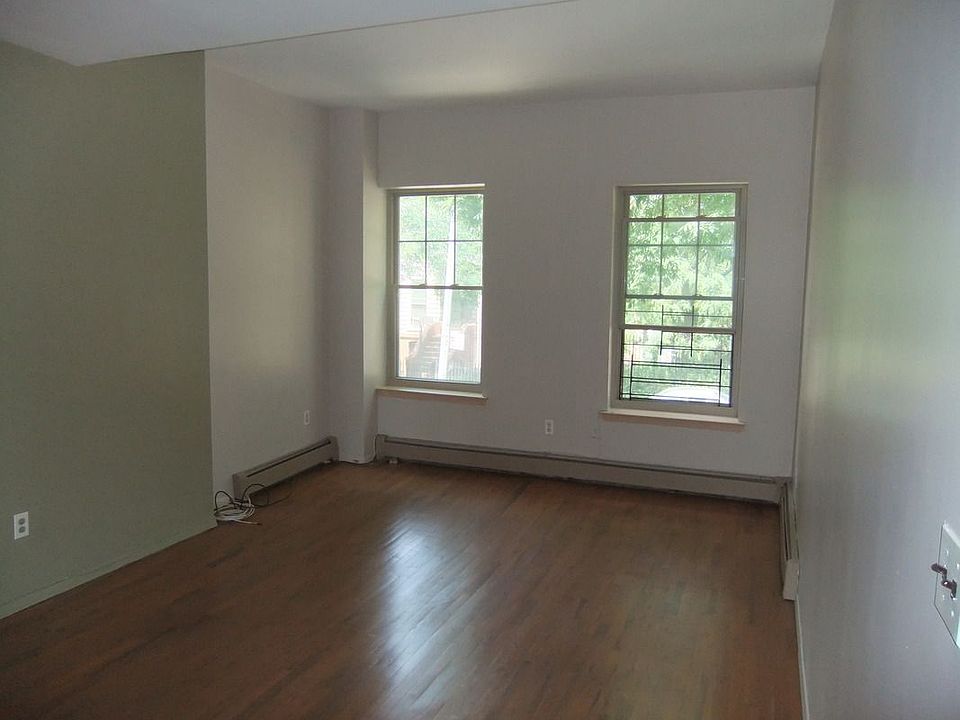 1st image of 650 Warren St #1