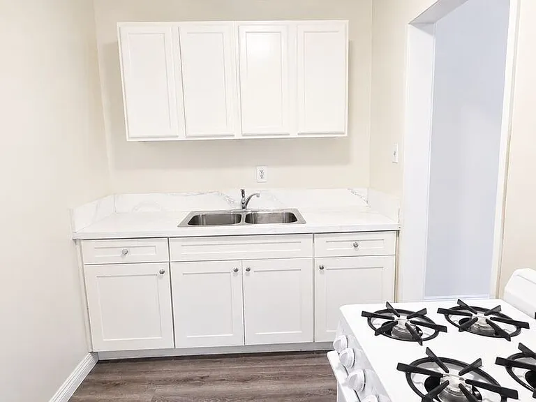 10620 S Figueroa St #1/4 — Photo 6