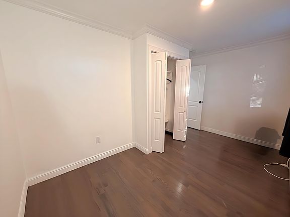 4th image of 215 Vincent Ave #1R