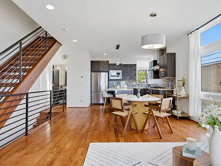4106B Linden Ave N #B — Photo 3