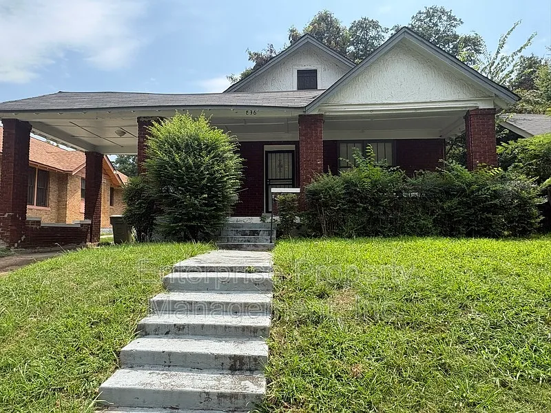 3 bed, 1.0 bath, 1527 sqft, $1,250 — Photo 2