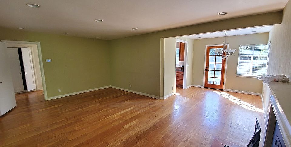 1st image of 55 Tulip Ln