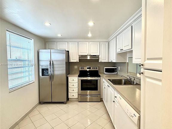 3rd image of 141 SE 3rd Ave APT 206