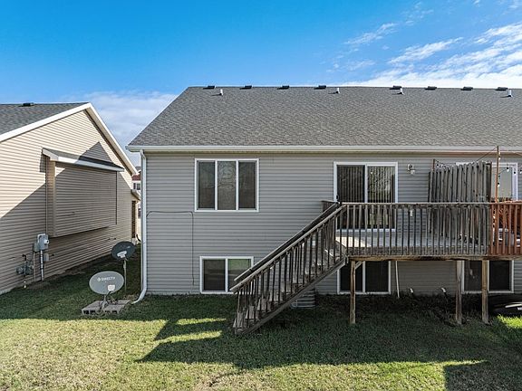 5th image of 3141 8th St NE