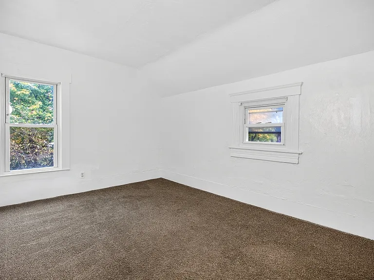 235 Nieman St — Photo 8