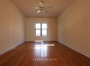 821 W Waveland Ave #3, Chicago, IL 60613