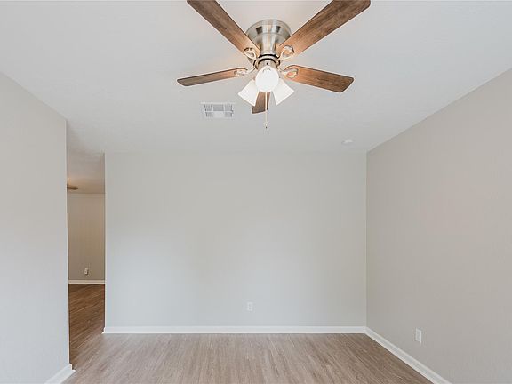 3rd image of 1109 Missouri St