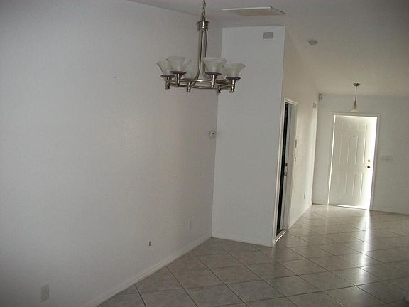 4th image of 146 SE 12th Ter