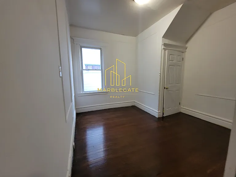 43 Treacy Ave #1E — Photo 4