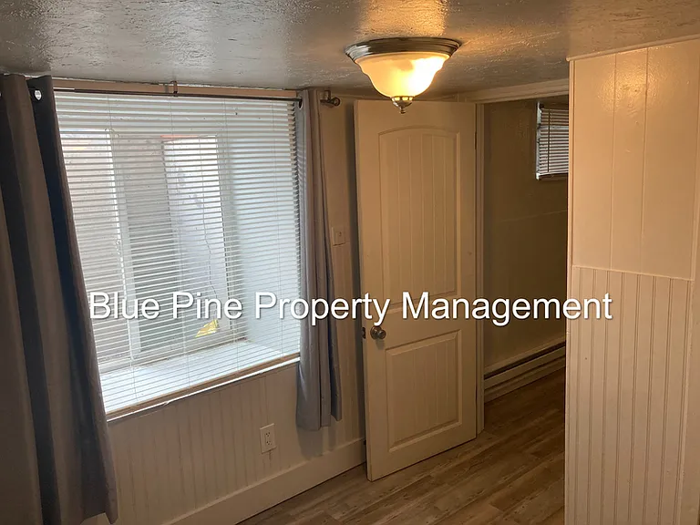 560 Oneida Ave #1 — Photo 8