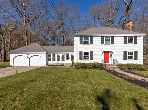 1 Candlewood Rd, Lynnfield, MA 01940