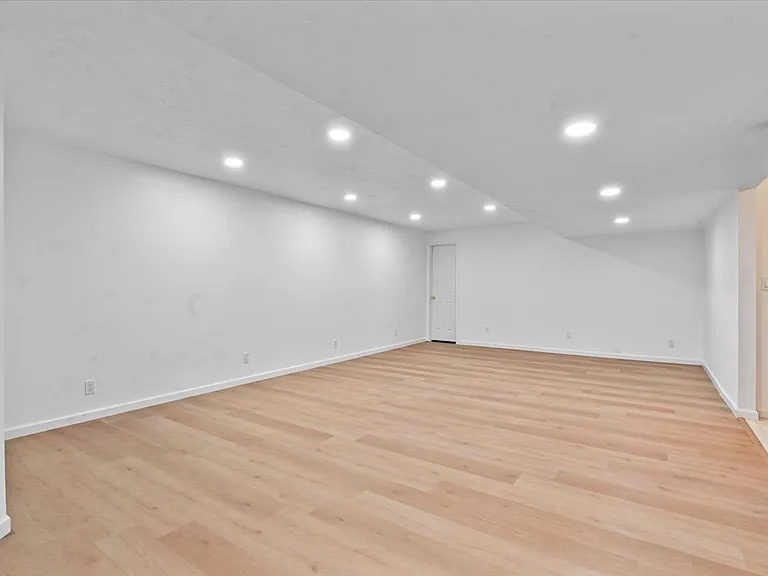 114 Heatherstone Dr #1 — Photo 43