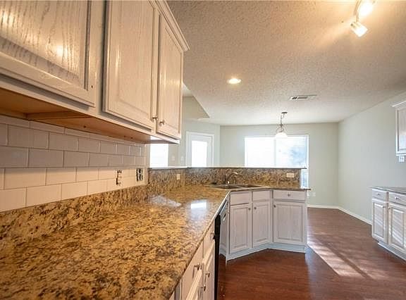 3rd image of 1501 Coastline Ln