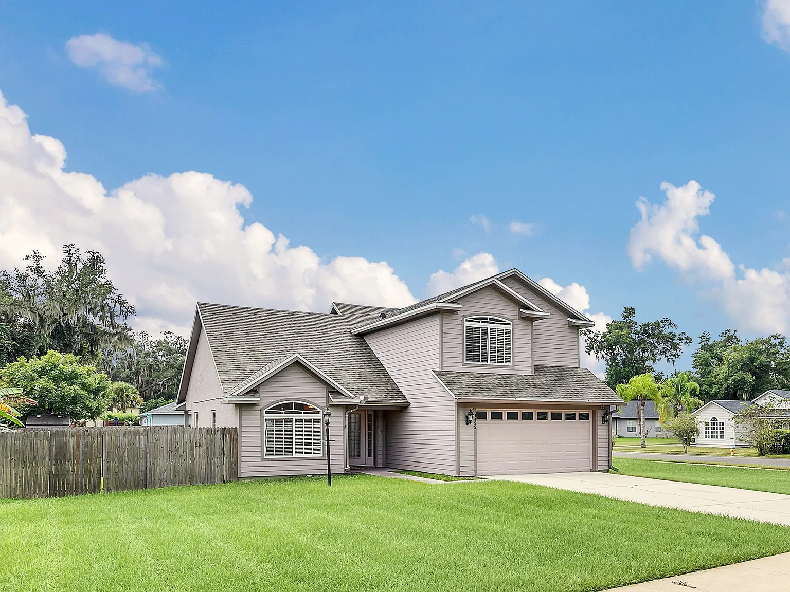 3 bed, 2.5 bath, 1688 sqft, $1,995 — Photo 3