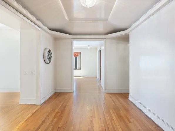733 Park Avenue 8TH FLOOR image 3 of 7