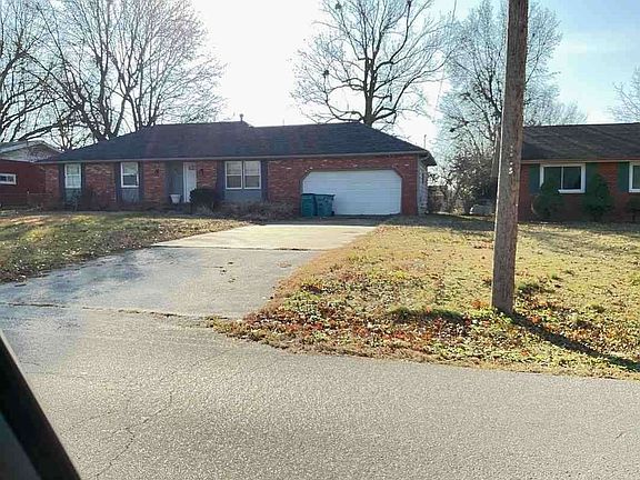 3rd image of 904 E Smith St