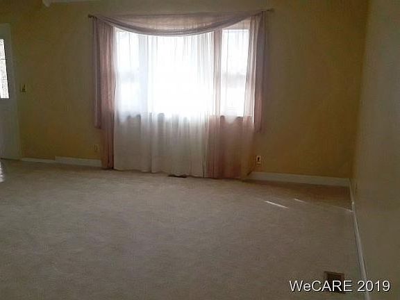 5th image of 1323 W Shore Dr