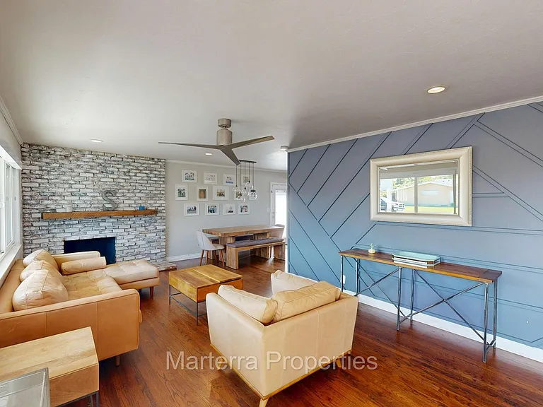 2342 Fordham Dr — Photo 13