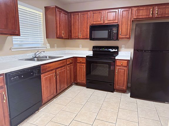 3rd image of 307 Strawbridge Ln