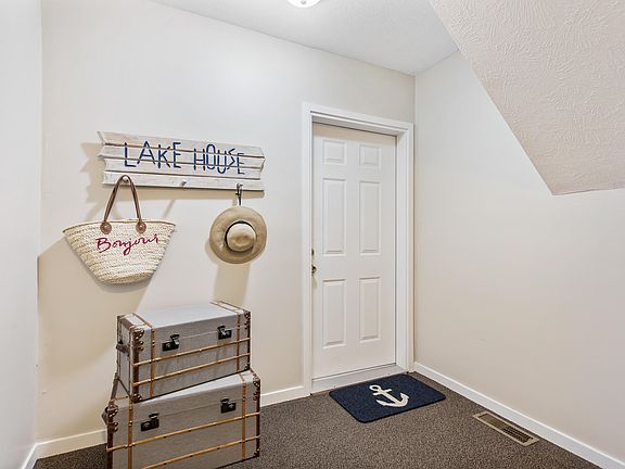 5th image of 428 Howard Avenue #18