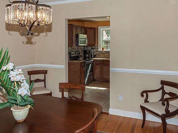 DR leads to kitchen.