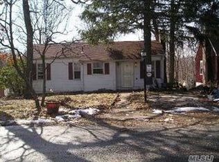 52 Poseidon Rd, Rocky Point, NY 11778