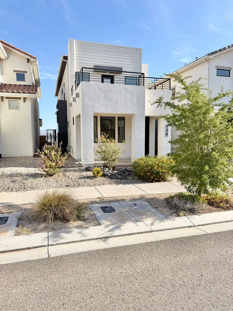 Gorgeous Desert Color Home with Internet Included! — Photo 3