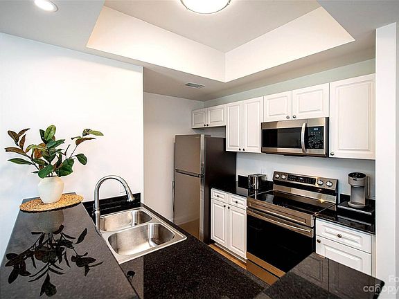5th image of 300 W 5th St APT 648