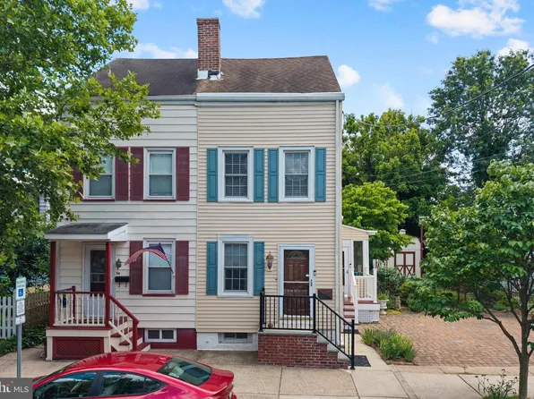 32 Mary St, Bordentown, NJ 08505