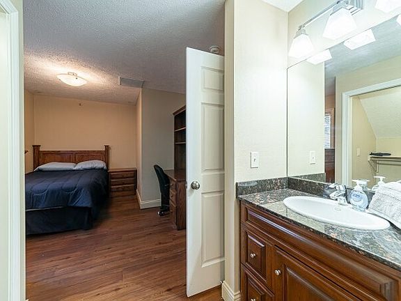 3rd image of 806 S Bend Ave #4