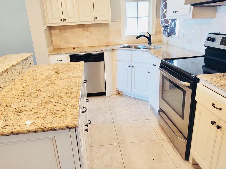 127 Range Dr — Photo 2