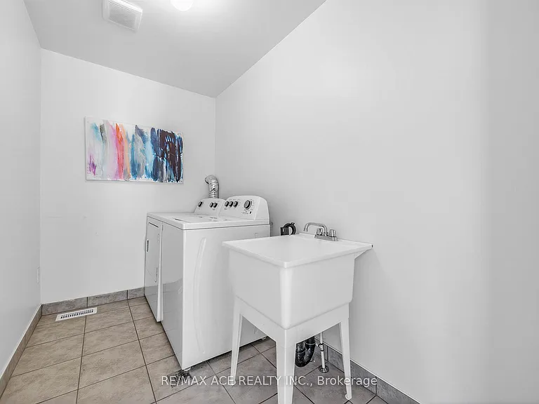 35 Turnerbury Ave — Photo 16