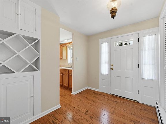 4th image of 51 Rampart E