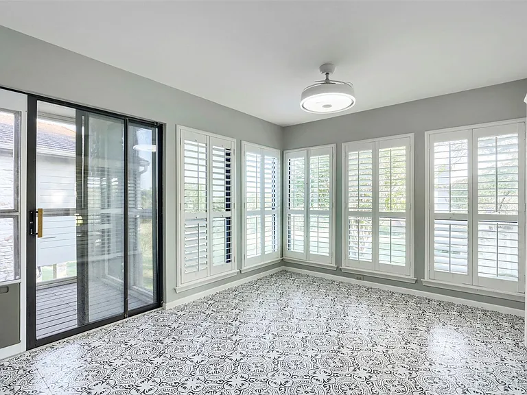 208 Crescent Blf — Photo 11