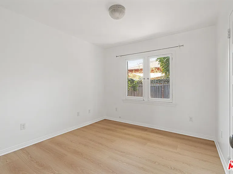 1827 Delaware Ave — Photo 7