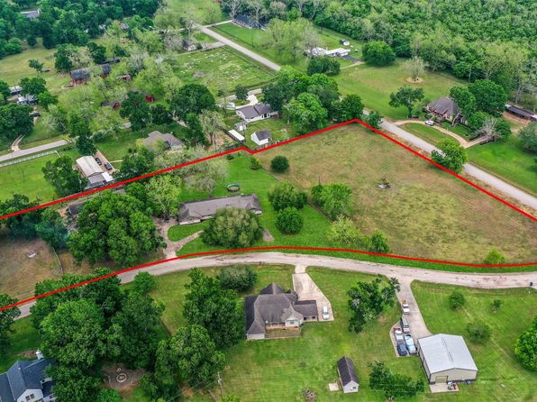 36602 Hondo Rd, Wallis, TX 77485