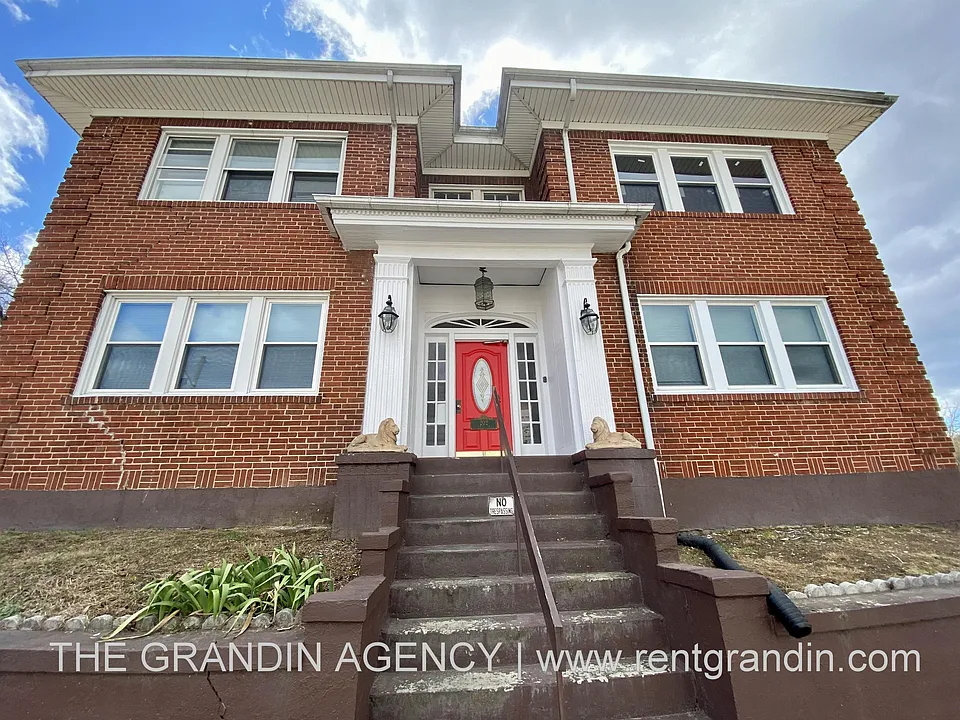 202 Elm Ave SW #A1
