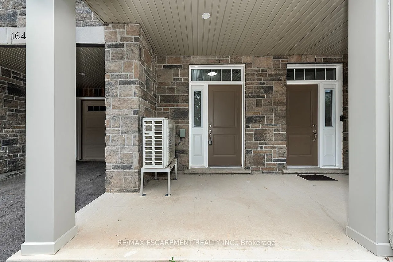 677 Park Rd N — Photo 2