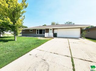 134 N 5th Ave, Sheldon, IA 51201