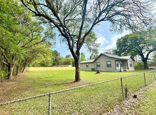 909 W Elder St, Colmesneil, TX 75938