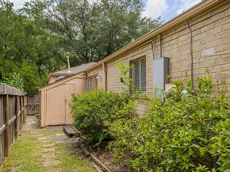 7715 Brush Wood Dr — Photo 34