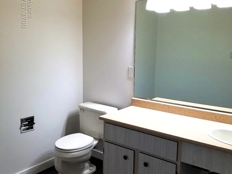 1396 Knottwood Road East NW #201 — Photo 10