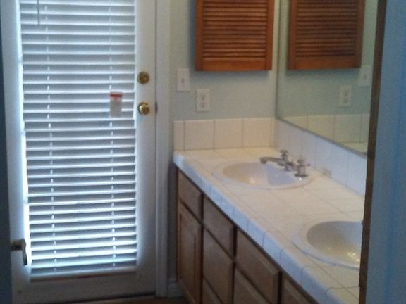 4th image of 6221 Dorchester Cir