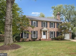 10512 Farnham Dr, Bethesda, MD 20814