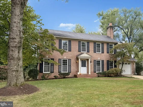 10512 Farnham Dr, Bethesda, MD 20814